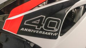 40th Anniversary-Logo auf der Verkleidung einer Suzuki GSX-R1000R in Sonderlackierung