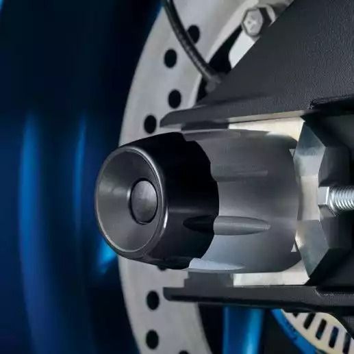 Hinterachsprotektor einer blauen GSX-S950