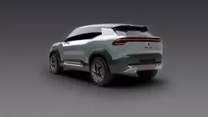 Abbildung des Suzuki eVX Automodells von hinten, fotografiert in einem grauen Raum.