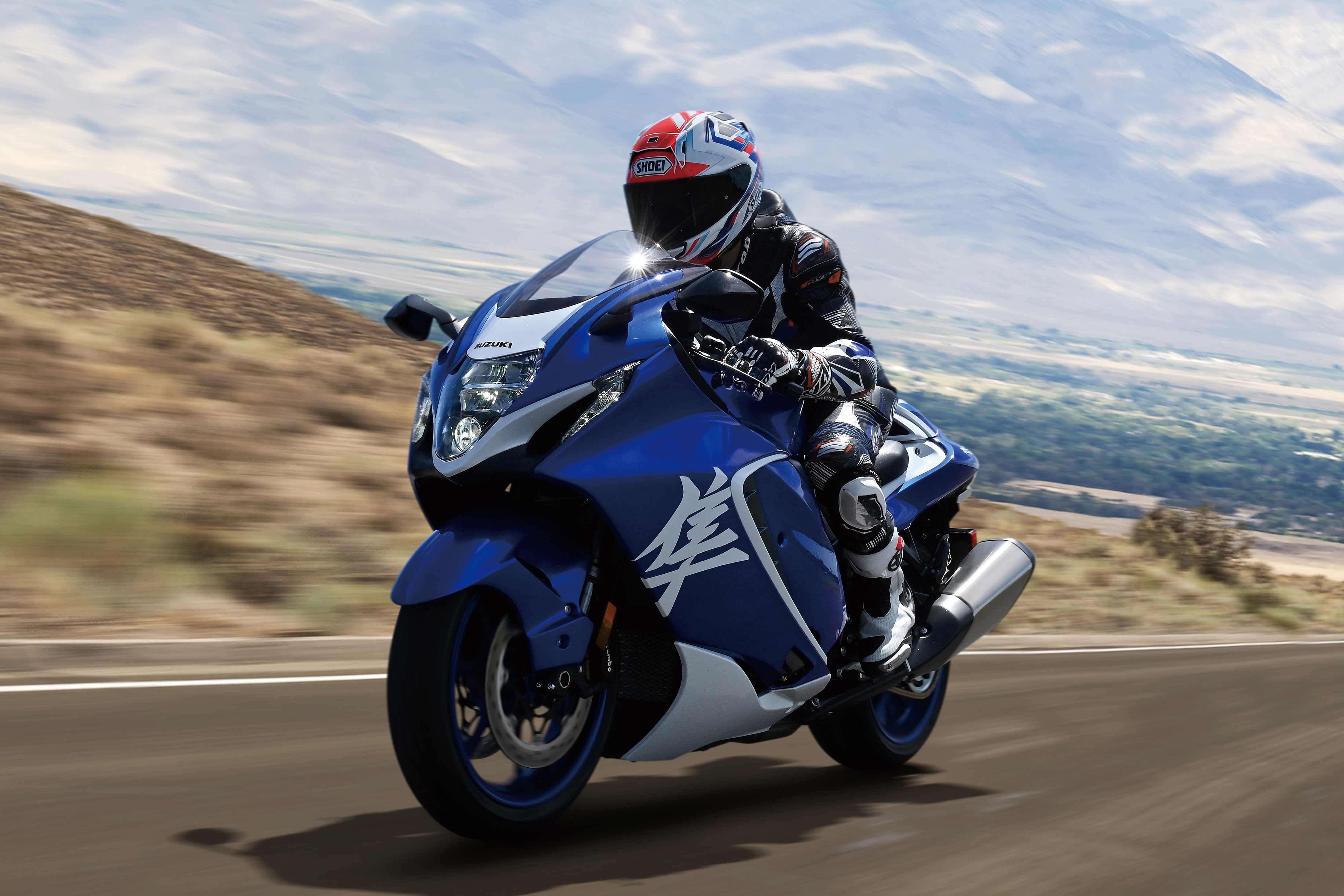 Hayabusa Special Edition auf einer Landstraße