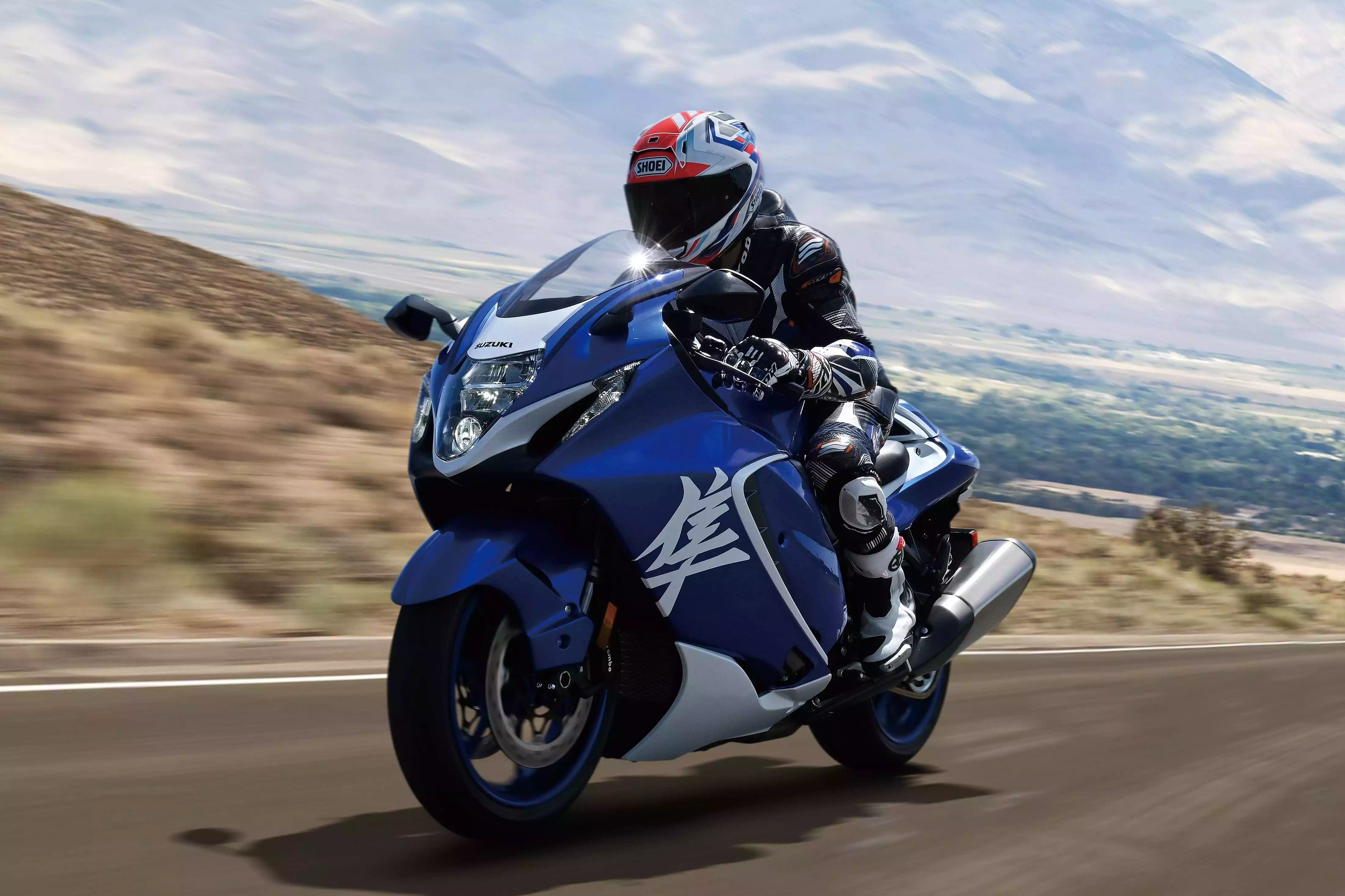 Hayabusa Special Edition auf einer Landstraße