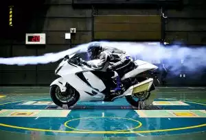 Hayabusa-Motorrad im Windkanaltest zur Aerodynamikoptimierung