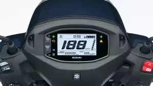 Das voll digitale LCD-Cockpit des Suzuki Address 125 zeigt übersichtlich alle wichtigen Fahrinformationen – inklusive Geschwindigkeit, Uhrzeit, Verbrauchsanzeige, Temperatur, Ölwechselintervall und Eco Drive-Indikator.