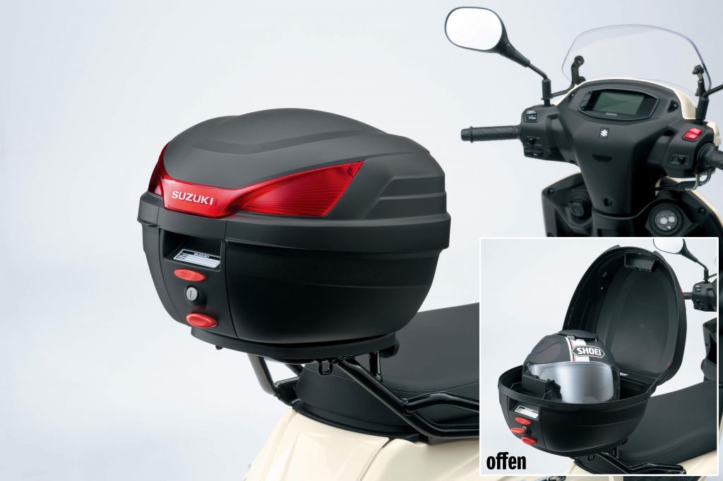 Schwarzes Kunststoff Top-Case 27 L mit Suzuki Schriftzug im Reflektor