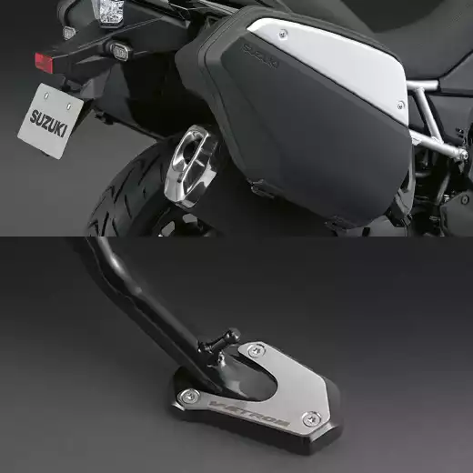 Detailansicht vom Suzuki V-Strom 800 Touring Kit mit Seitenkoffer und Seitenständerfußverbreiterung.