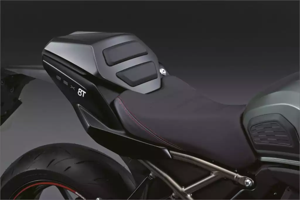 Sportliche Soziusabdeckung für Suzuki GSX-8 Modelle, verwandelt das Bike in einen Einsitzer.