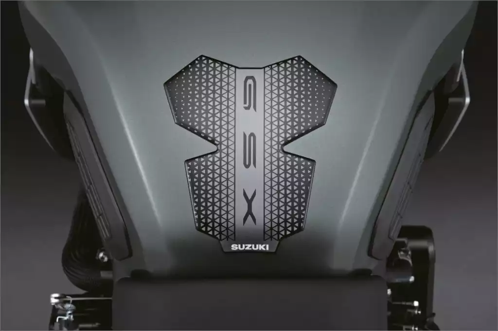 Seitlicher Tankschutz für Suzuki GSX-8 Modelle schützt den Lack.