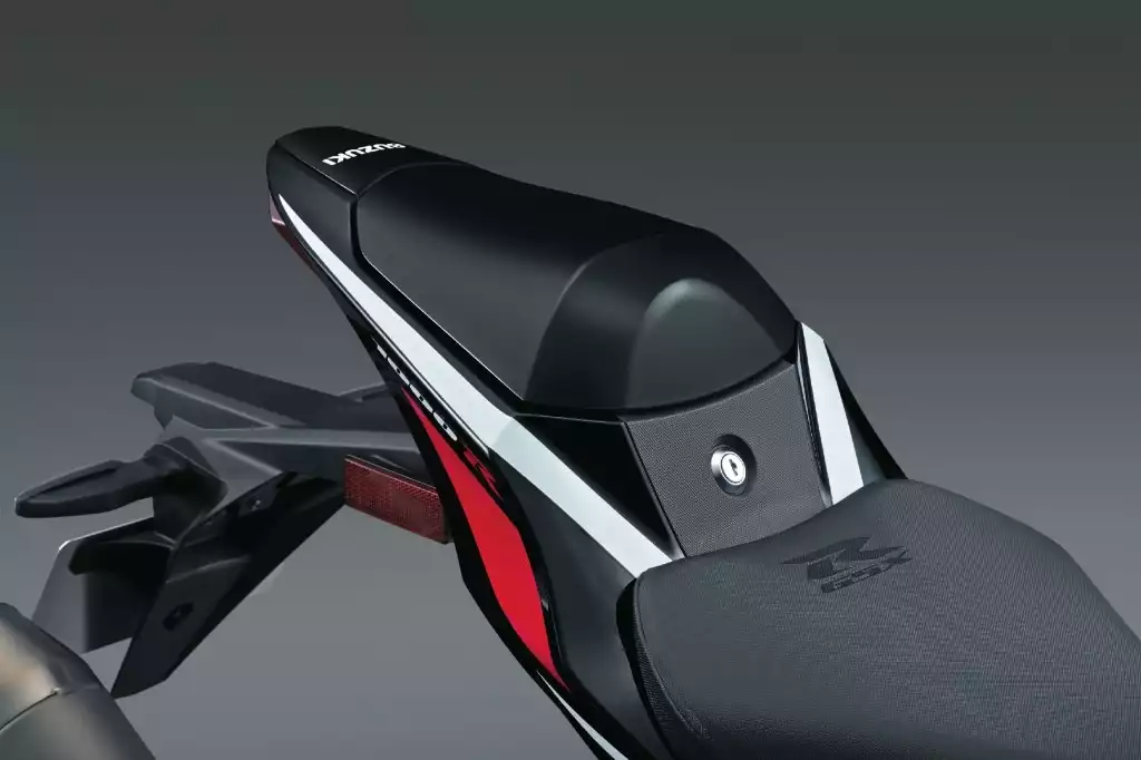 Sportliche Soziusabdeckung für Suzuki GSX-R1000R verwandelt das Bike in einen schnellen Einsitzer.