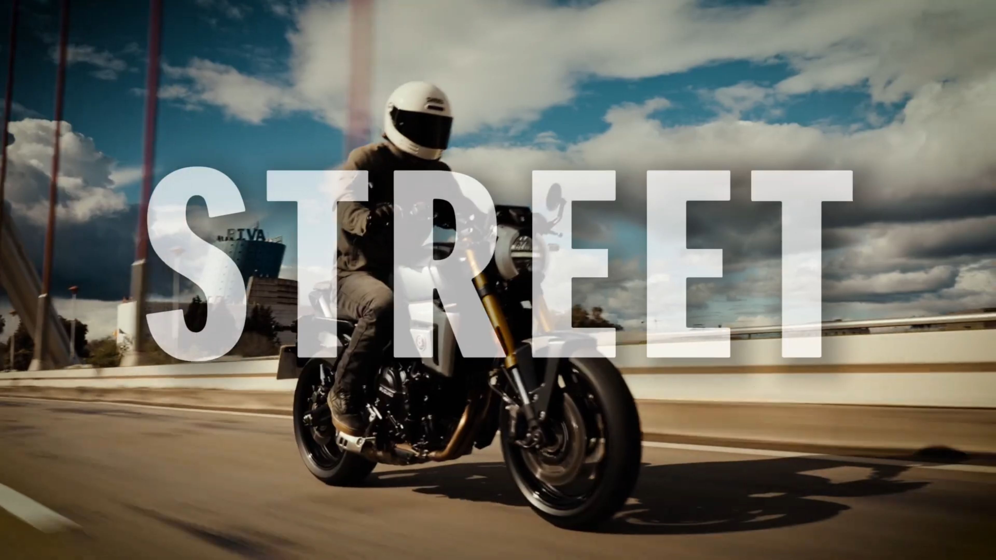 GSX-8T mit überlagerndem Schriftzug "Street"