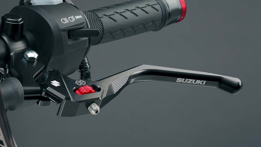 Einstellbarer Aluminium-Kupplungshebel mit Suzuki Branding.