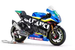 Motorsport-Version der Suzuki GSX-R1000R mit Bridgestone Racingreifen, auffälliger Rennbeklebung und Sponsorenlogos auf Montageständer. Perfekt für Fans des Endurance World Championship.
