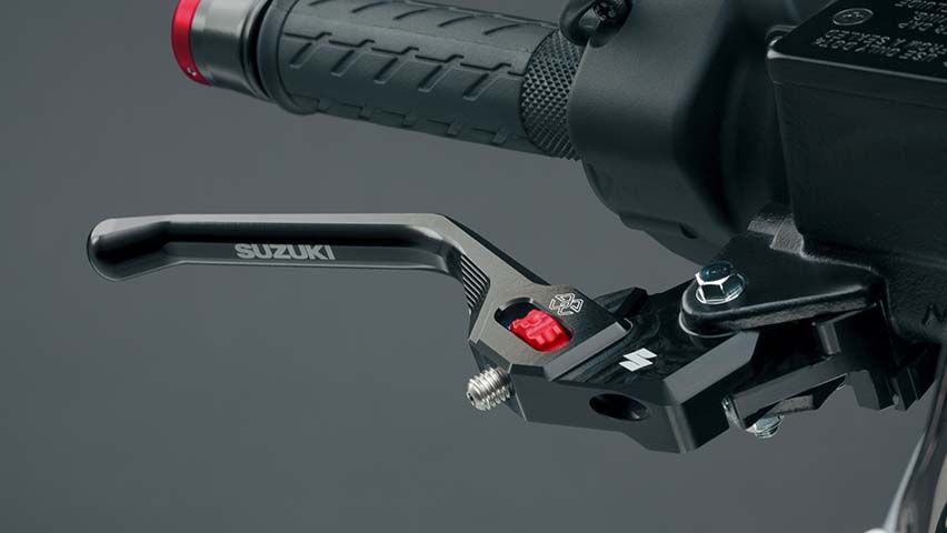 Einstellbarer Aluminium-Bremshebel mit Suzuki Schriftzug.
