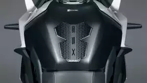 Tankpad mit GSX-Logo zum Schutz des Tanks der GSX-8R DaiDai-Iro Power Edition.