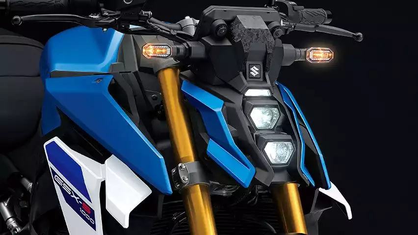 Suzuki GSX-S1000: Markante doppelte LED-Scheinwerfer und goldene Upside-down-Gabel im Frontdetail.